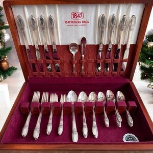 1847 ROGERS BROS FIRST LOVE SILVERPLATED LOT 51 piece FLATWARE Set & CHEST